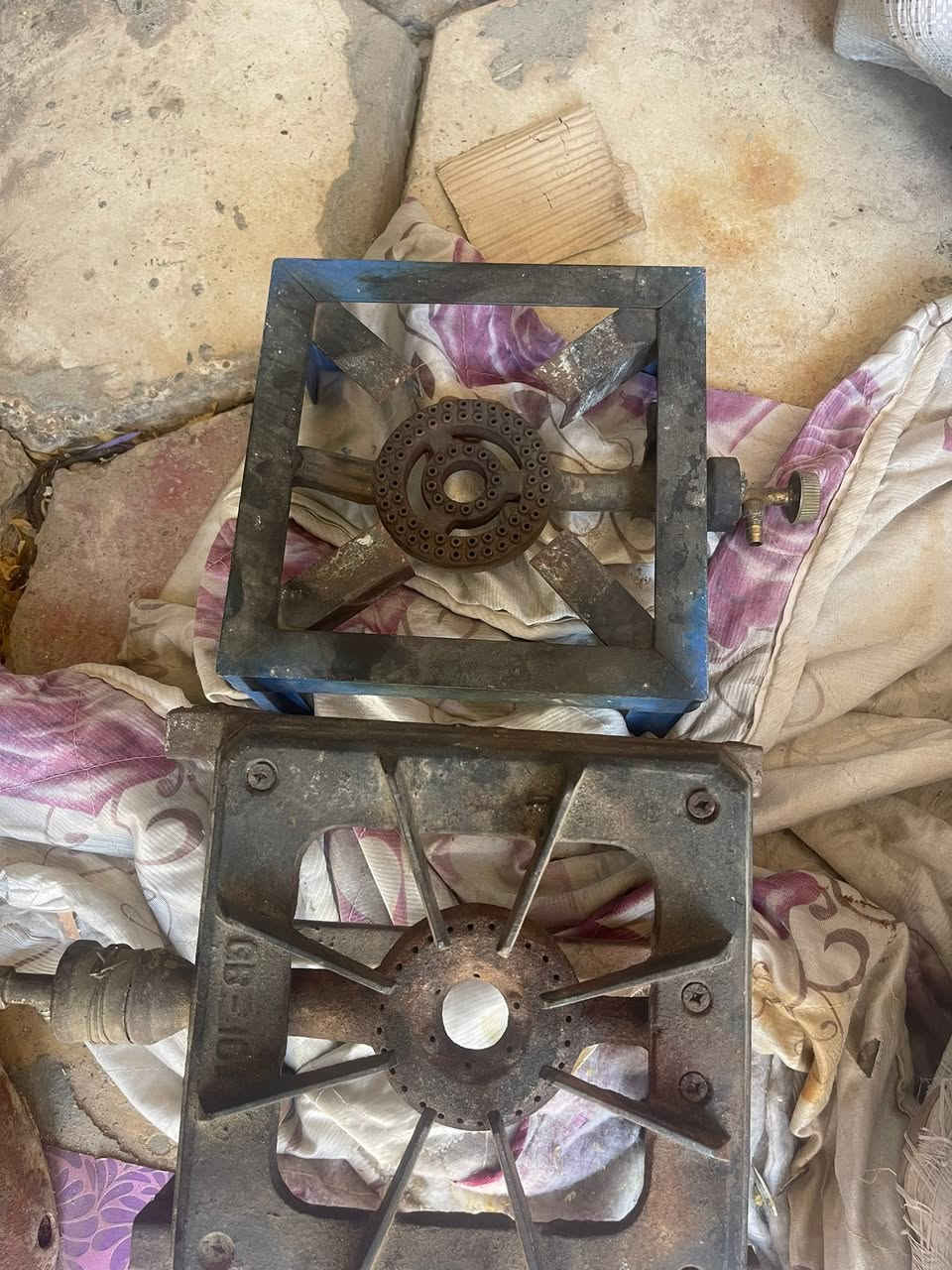 طباخت مع مثرامه الحم لبيع لاستفسار ***********
