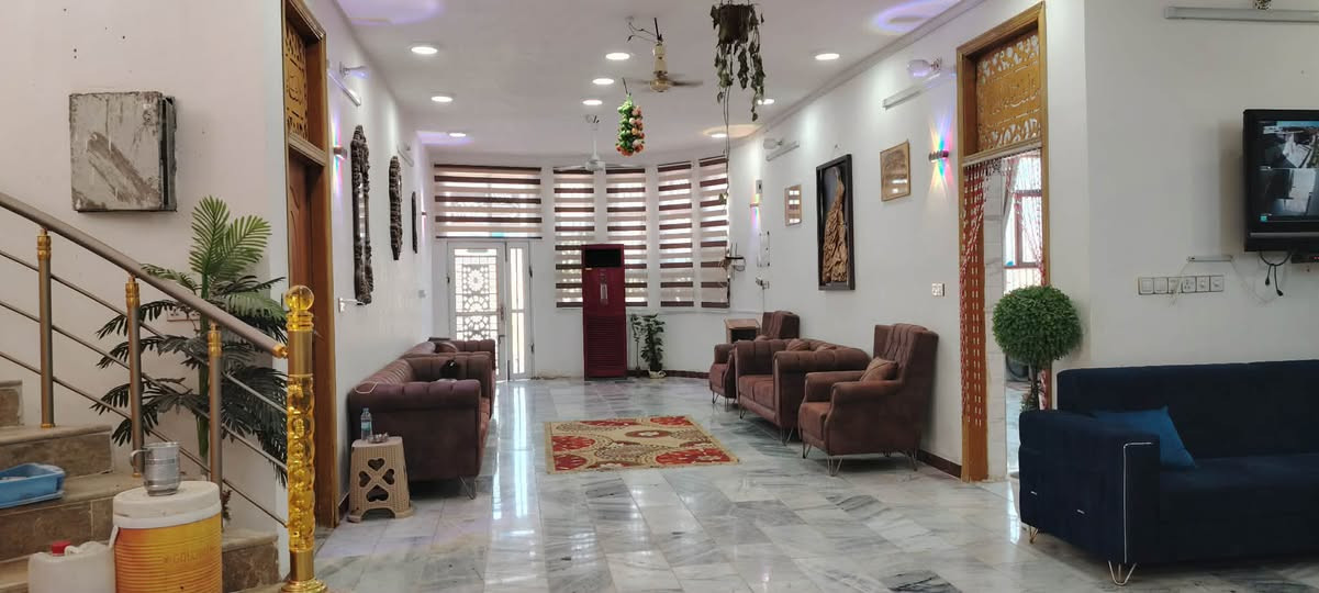 بيت لبيع المساحه ٦٠٠ م تجاري عل شارع العام كربلاء الإبراهيمية قرب قناة كربلاء مقابل معمال الكارتون خلف جامعة العميد الجديدة يحتوي عل ٦غرف ٣صالات كبيره واستقبال ومطبخ ٢ وكراج وحديقة كبيره و محلات لبيع البناء  2021 جديد وينباع مع المحلات او بدون المحلات


**إذا كنت صاحب هذا الإعلان وتريد حذفه لأي سبب، رجاءا أرسل رسالة إلى الدعم الفني**