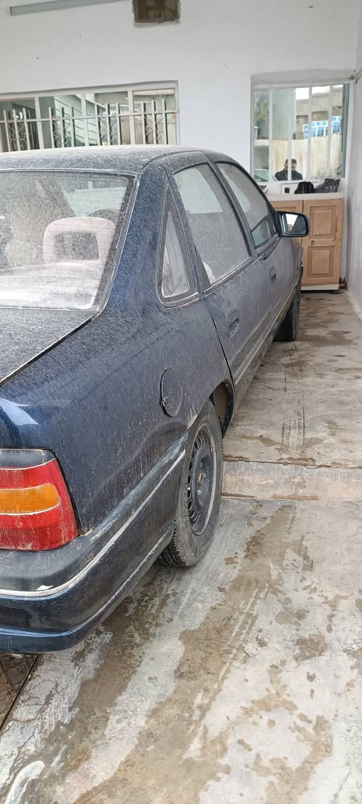 ڤیکترا مۆدێل 1990سیارەیک پاکو خاوێنە گێڕو مەکینەی بەشرت لێدراوی هەیە پشتو پێشی بەس ناوی نەگرتوە تەقەو ڕەقەی بەشرت کەربایتی بەشرت هەزەی نوێیە بەس سەنەوی شەش مانگی ماوەبۆ بەسرچون بۆ پەیوەندی *********** ديبيس, كركوك
