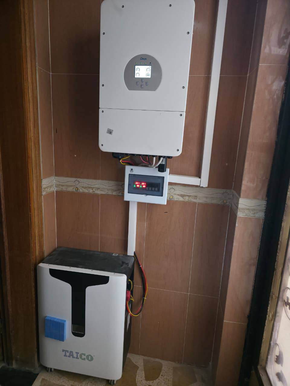 “طاقة نظيفة، توفير حقيقي، وضمان أكيد.”🫡

بفضل الله ... المزيد من الإنجازات في مجال الطاقة الشمسية...

✅✅✅✅✅✅✅✅✅✅✅✅✅

✨🔆 تنصيب منظومة طاقة شمسية جديدة في تكريت – القادسية 🔆✨

 فقد نفّذ مكتبنا، مكتب توب اينيرجي لخدمات الطاقة الشمسية
Top Energy For Solar Services
منظومة طاقة شمسية متكاملة لمنزل (الدكتور المهندس مؤيد عبد) في #تكريت-القادسية💯

⚡⚡⚡⚡⚡⚡⚡⚡⚡⚡⚡⚡⚡

🔹 مكونات المنظومة:

1️⃣ ألواح شمسية ☀️ قدرة 620 واط عدد (14 لوح)
✔️ بضمان حقيقي لمدة 15 سنة
✔️ كفاءة عالية وأداء ثابت لتحمّل أجواء العراق

2️⃣ بطارية ليثيوم🔋 بسعة 16 كيلو واط 
✔️ خزن طاقة مستقر وآمن
✔️ بضمان حقيقي لمدة 5 سنوات

3️⃣ جهاز انفيرتر نوع Deye ⚡
✔️ سعة 12 كيلو واط
✔️ أداء ذكي وإدارة متكاملة للمنظومة
✔️ بضمان 3 سنوات

💡 الحل الأمثل لتقليل الاعتماد على الكهرباء الوطنية والمولد
💡 توفير طويل الأمد واستثمار مضمون

 عنوان المكتب 🗺️🗺️
#تكريت – شارع الأطباء
قرب تجهيزات الوديد الطبية.

📞 للاستفسار والحجز يرجى التواصل عبر الصفحة أو الاتصال المباشر.

🔋 Top Energy For Solar Services
طاقة نظيفة… مستقبل مضمون ... مع راحة البال 🌞


**إذا كنت صاحب هذا الإعلان وتريد حذفه لأي سبب، رجاءا أرسل رسالة إلى الدعم الفني**