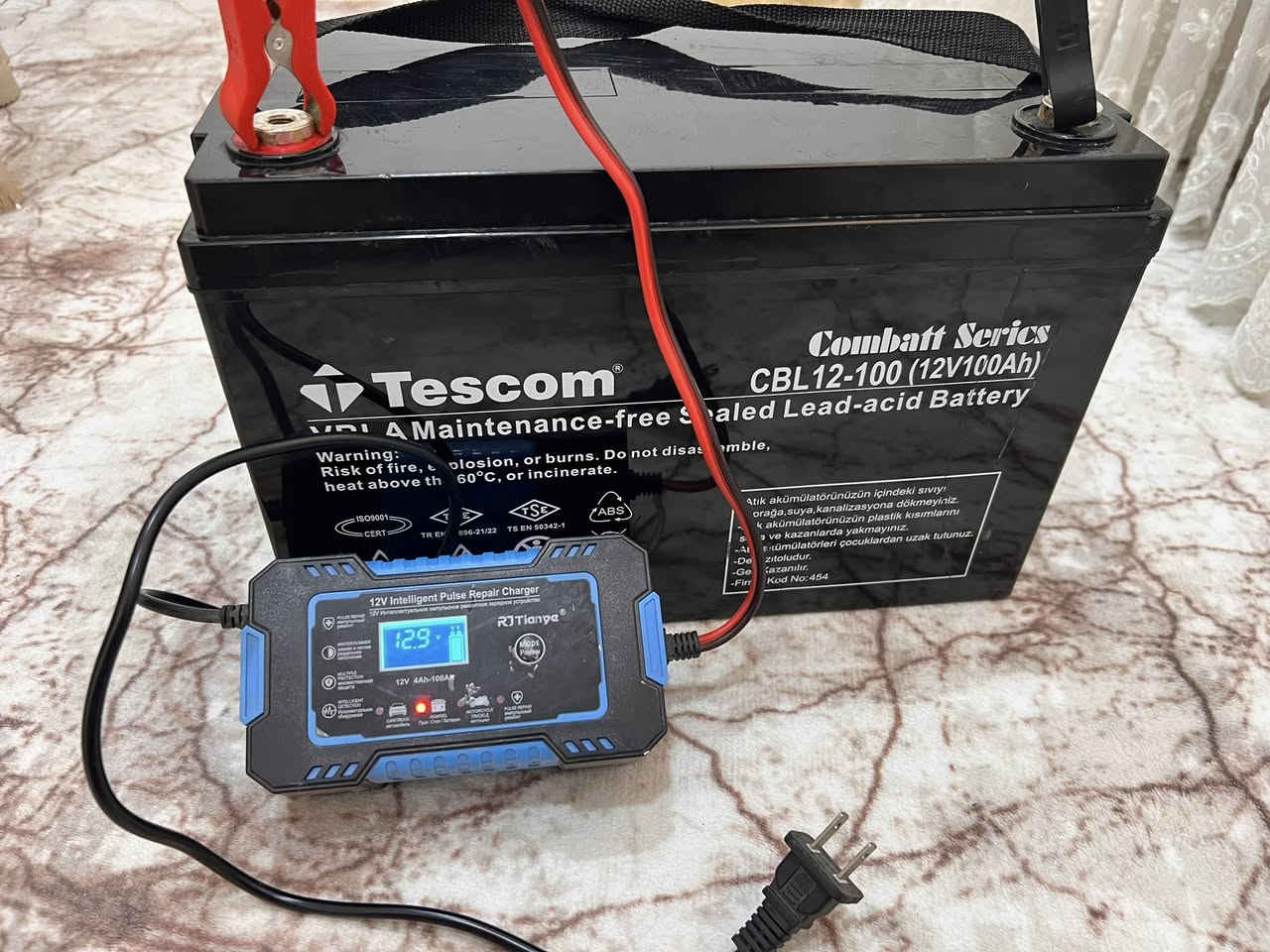 بطاريات جل ١٠٠ امبير مستخدم قليل عدد ٢ انطيهم بشرط سعر ١٢٠ الواحد للحجز عل واتس اب ***********
