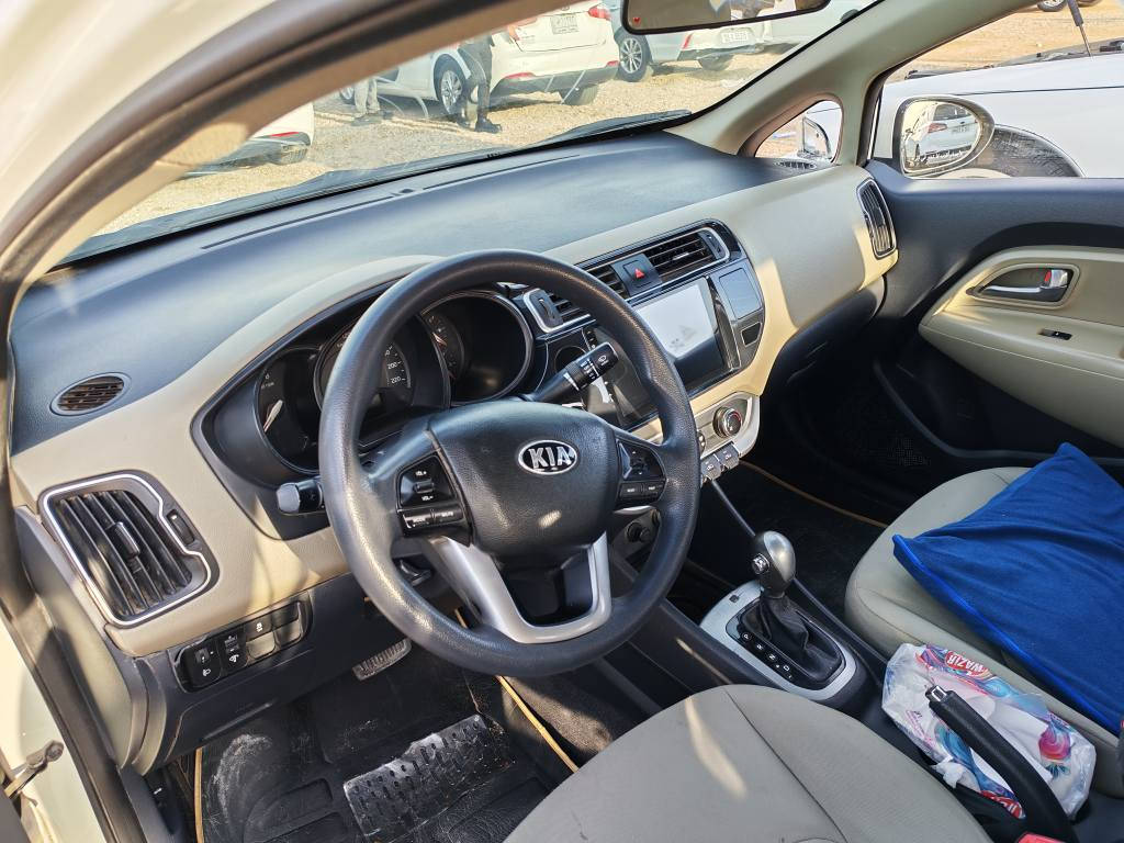 كيا ريو 2017
محرك وكير كفالة
محرك 1600
ضربة على اللايت 
المدكر بي بارد ومفتوح
البنيد بي بارد ومقسم جهة وحدة
بيهة دحجة بالباب خلف السايق بدون تصليح
السيارة بدون صبغ ولا معجون
تبريد فول
شاشة اندرويد
السعر 93
للاستفسار
***********
*********** البصرة, العراق
