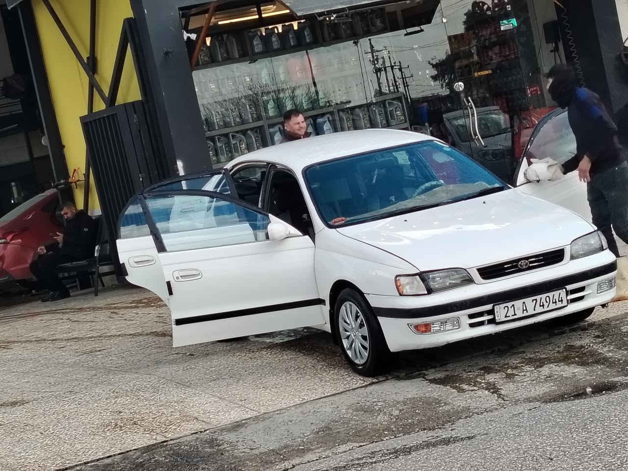 كوريلا موديل 1994
كير توماتيك ومحرك شرط فحص 
بيها قطعه وحده صبغ 
السعر 62 ورقه وبيها مجال 
الرقم *********** هذا الرقم بي واتس اب 
الرقم الثاني ***********
