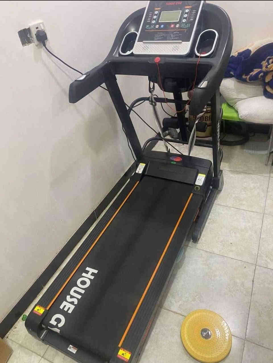 جهاز جري 
استعمال 3 اشهر فقط 
يتحمل 250 كيلو 
جبلي 
 وجهاز حزام تكسير الشحوم 
دوار للخصر 
الجهاز جديد واستعمال 3 اشهر 
السعر 350 الف 
مكاني حله بابل شارع ٨٠ طريق كربلاء قرب مجمع نبع بابل 
*********** حلة, بابل
