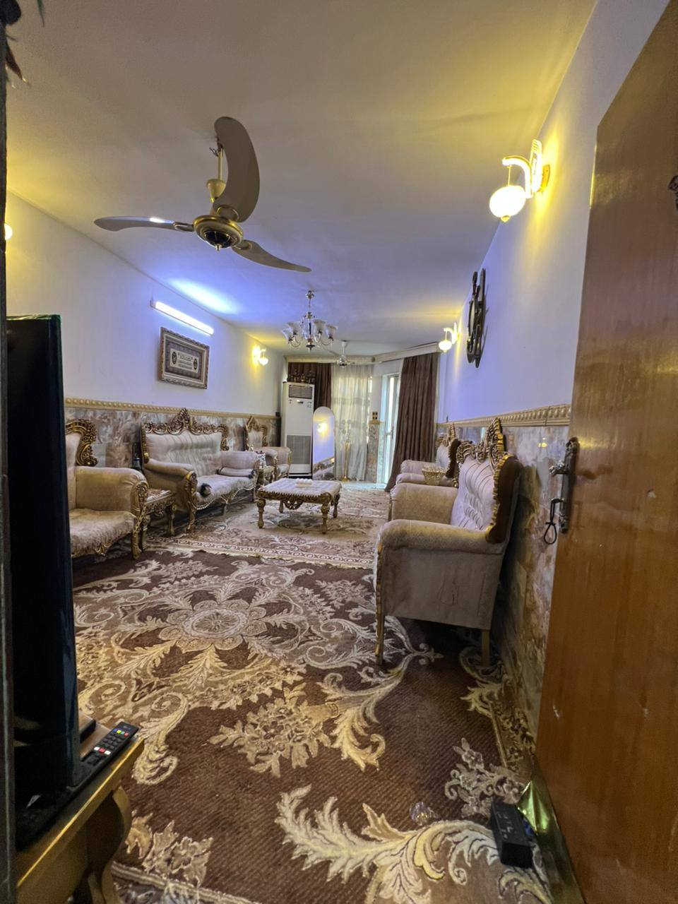 عندي هاذه البيت للبيع مساحه ١٥٠ متر طابو ملك صرف

يحتوي على كراج وحديقة وصاله ومطبخ وخدمات وحولي 4غرف نوم
العنوان منطقت سويب قرب شهداء البياع
سعره ١٧٠ وبي مجال
*********** بي واتساب او اتصال
