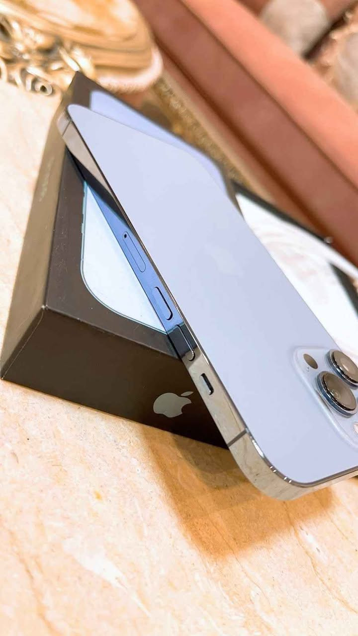 ايفون 13 برو ماكس نظافة فول 
1. نظافة الجهاز : عالية جداً لايوجد خدوش.
2. اللون والذاكرة : ازرق بحري ذاكرة 256GB
3. نموذج الجهاز : M/LLA امريكي الأصلي
4. ملحقات الجهاز : كارتون مع لاصق
5. بطارية الجهاز : مرفوعة الى 95% والحقيقية 90%.
6. السعر : 725 الف
العنوان : البصرة شط العرب
للأتصال *********** البصرة, العراق
