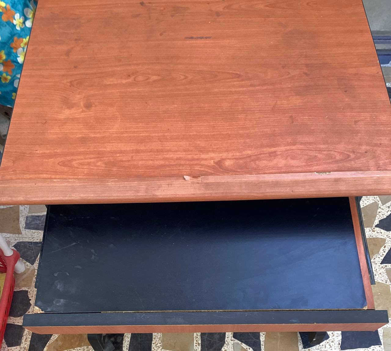 للبيع ميز حاسبة خشب سعره ١٥ الف
ميز تلفزيون بلول ب ١٠ الف
تعلاقة ثابتة ب ٣ الاف وبيها كسر بسيط ما يأثر ع الثبات موضح بالصورة 
العنوان حي السماح الثانية


**إذا كنت صاحب هذا الإعلان وتريد حذفه لأي سبب، رجاءا أرسل رسالة إلى الدعم الفني**