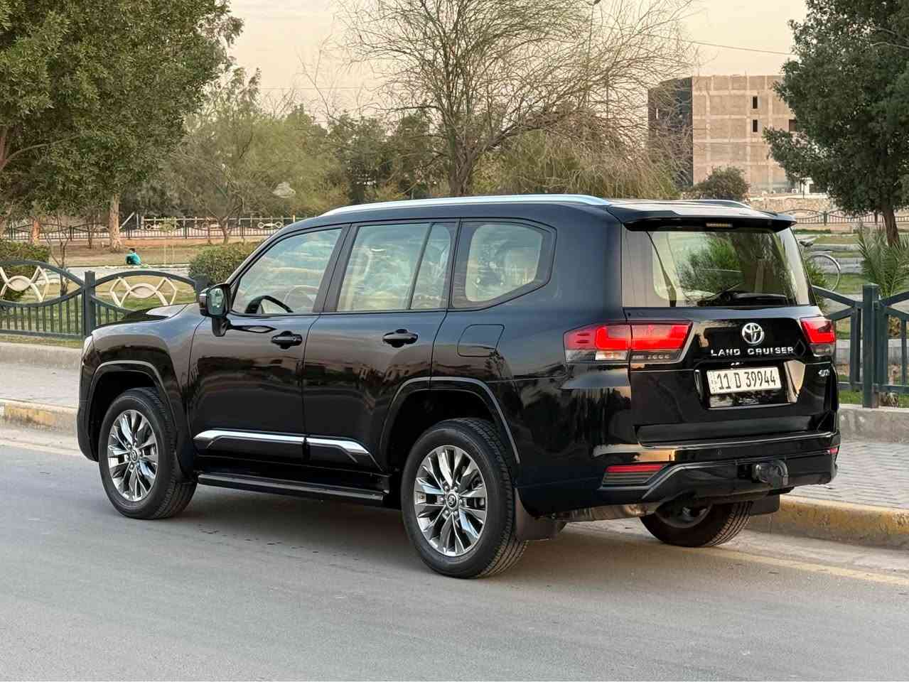 لاندكروزر 2023 رقم بغداد باسمي 
بريم أصل السيارة فول مواصفات ام التطبيق 
فتحه 
شاحن لاسلكي 
كراسي جلد تدفئة تبريد مقاعد 
كراسي كهرباء 
حساس امامي خلفي 
كامره 
٣ شاشات اصل  تطبيق 
جنطه كهرباء 
وباقي مواصفات المعروفه 
السياره بيها رصعه بالجاملغ الخلفي سحبتها 
باقي السيارة مكفوله من صبغ بارد كفاله عامله 
مكاني بغداد السعر 645م. بيها مجال جدا  بسيط
مكاني بغداد *********** بغداد, العراق
