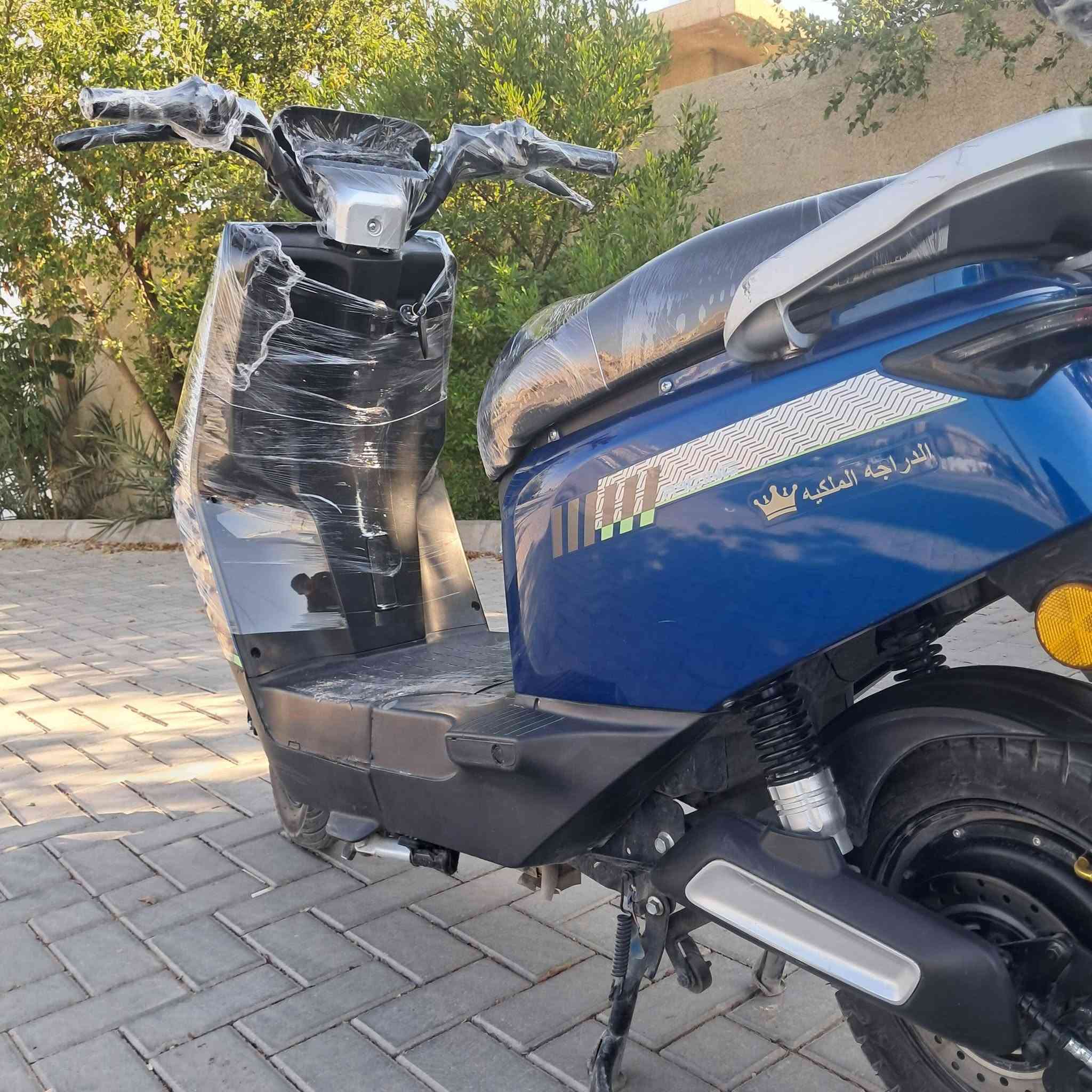 سلام عليكم 🚲 دراجة سكنس شحن318 
موديل 2026 دراجه جاهزة من كلشي نقص جمالغ امامي 
✅ السرعة الحقيقية: 70كم/مثبت سرعه نطام بك دبل اشاره 
✅ ،/ست بطاريات كبار 2026
✅ شحن سريع 100W
✅سعر 450بيهه مجال العنوان بغداد البياع تواصل واتساب فقط ***********
