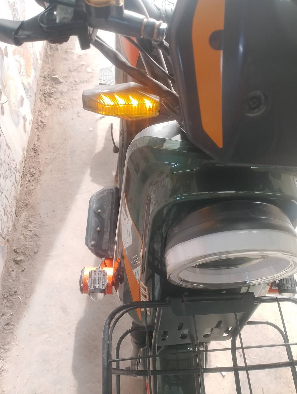 السلام عليكم دراجه شحن R8
موصفات الدراجه🤩⬇️
عدد البطاريات 5 اصغار ✅
موديل 2025 ✅
منفذ يوبياس✅ 
نظام بي p✅
نظام بك R ✅
بلوتوث ✅ 
لايت عالي ناصي ✅
استاند عدد 2✅
شاشه ملونه✅ 
هورن  ✅
اشاير يمنه ويسره➡️ ⬅️
دبل اشاره ↔️
قفل ستيرن✅
السعر 350 وبيه مجال 
مكاني/ بغداد/ المحموديه ناحيه الرشيد سريع الدولي 
الاتصال او واتساب 
***********
***********
