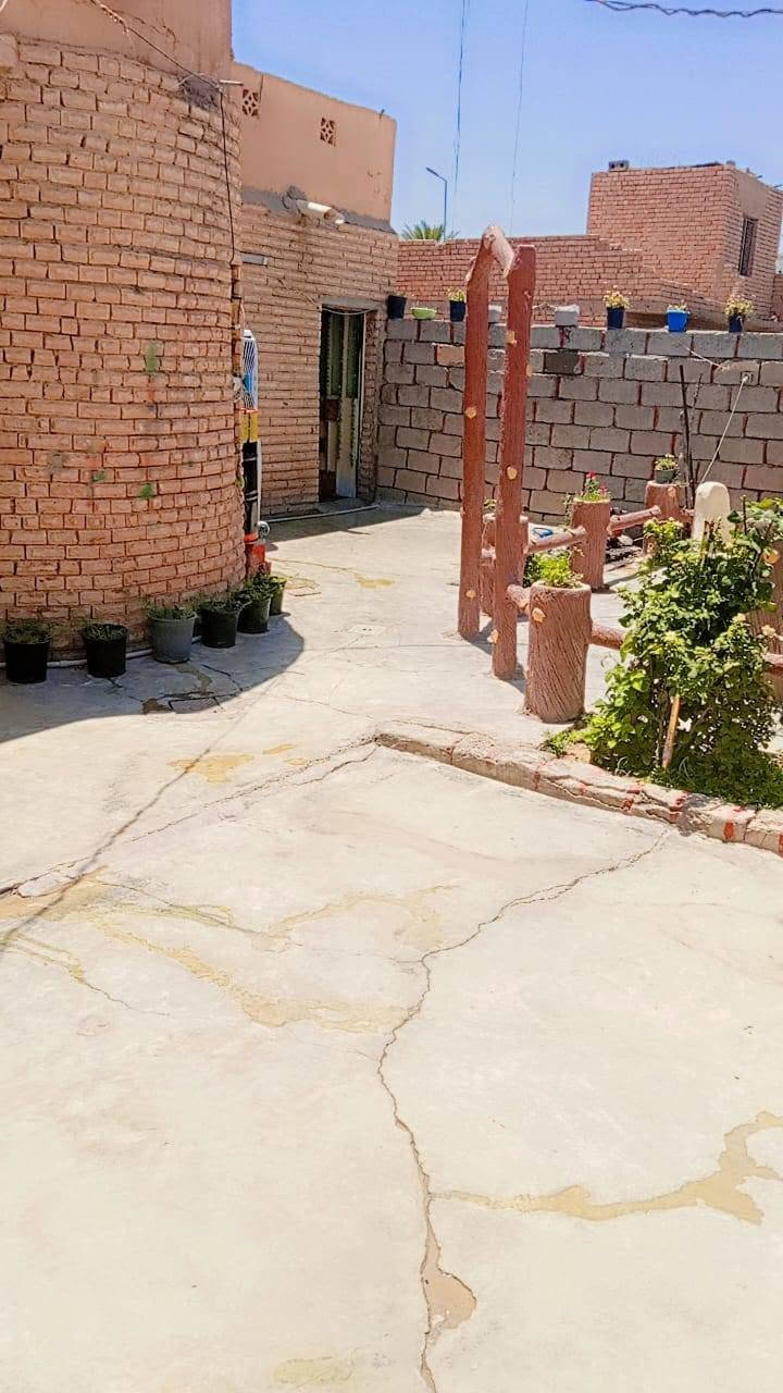 الدار للبيع الحويجه اليرموك شارع الطباء المساحه 200 متر
***********
