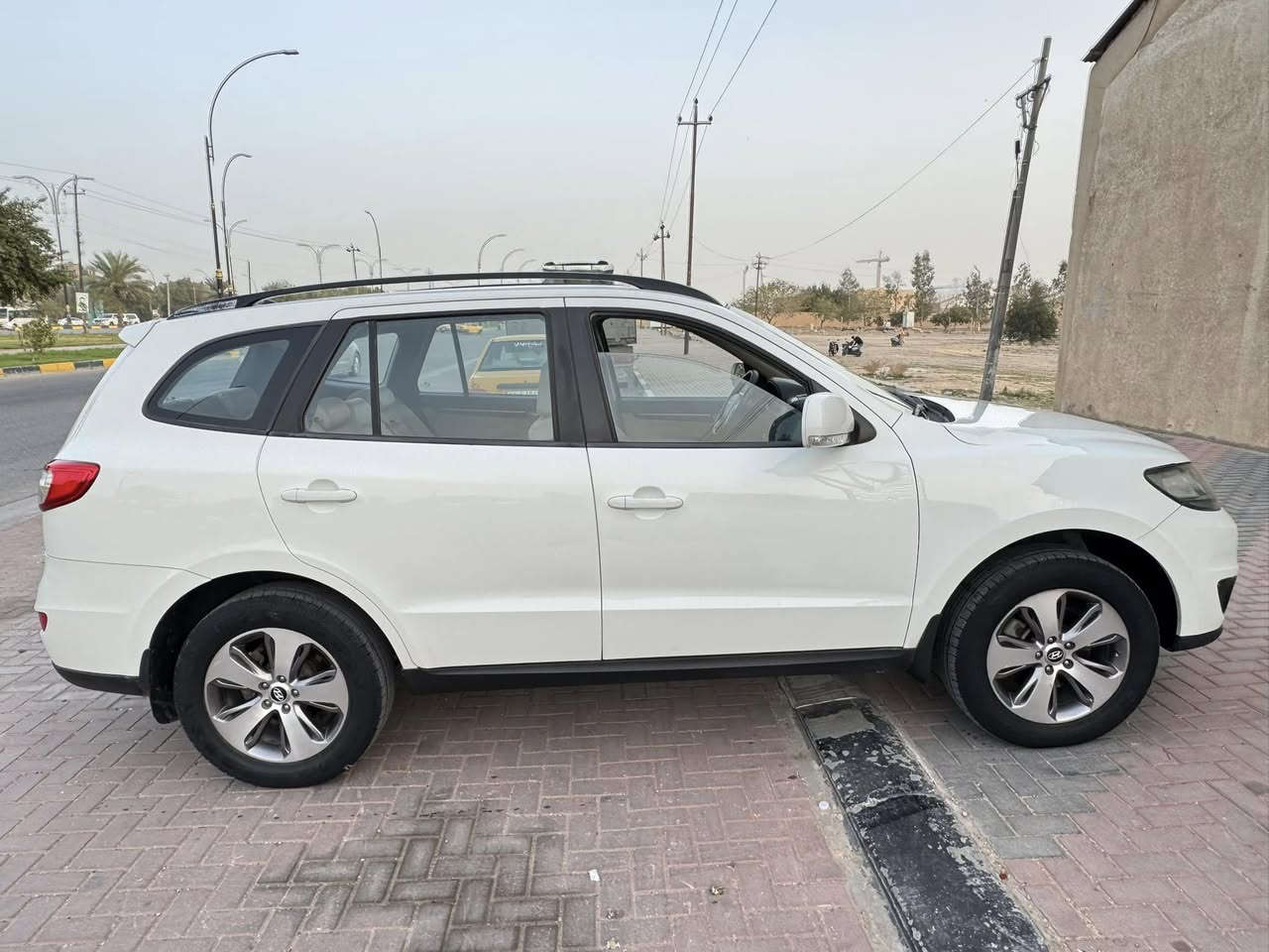 السلام عليكم سنتافي 2012 خليجي رقم كربلاء دولي
سنويه وهزه جديده بسمي مكفوله من الضربه والتبديل والبارد بيه صبغ طرف باب واضح بلسونار اثر شخط 
مكينه 6سلندر مامفتوحه تبريد 3قطع ثلج ❄️ تدفئه شغاله 7راكب كشن كهربائي تحكمات حساس خلفي 
مري شفط مكان السياره كربلاء السعر 163 مجال قليل
***********
