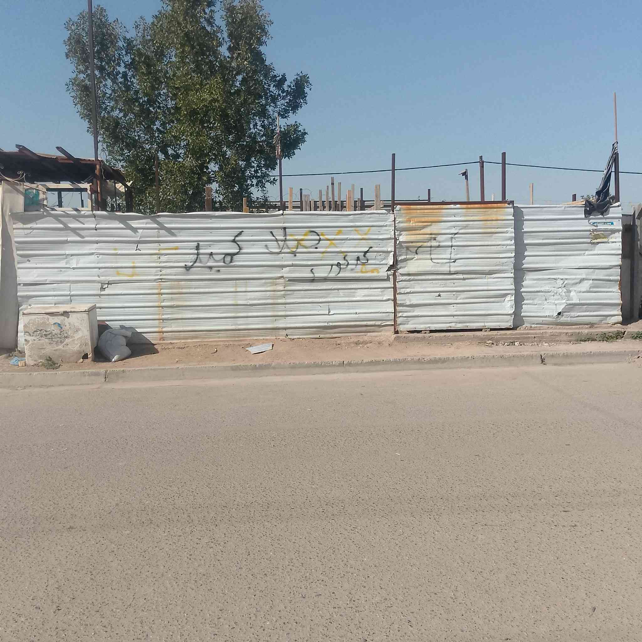 السلام عليكم بيت مساحه 75 ام نجم مقابل النهر متوفر كل الخدمات مقابيله حديقه متوفر تشجير
النزال 10 والواجهيه 7:50 الشراي يتصل على هذا الرقم  ***********
