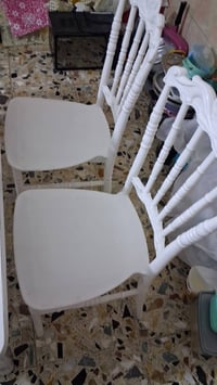 ميز طعام • جديد • استعمال قليل
