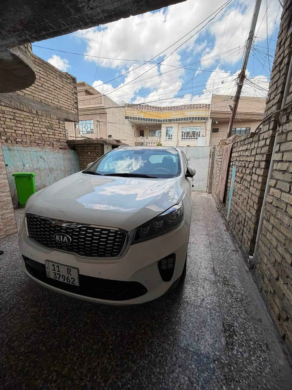السلام عليكم سورنتو موديل 2020 خليجي بيهة ربع الدعاميه صبغ الخلفيه وربع اصابع بارد كلش بسيط السياره جديده 
تخم تاير جديد 
تبريد خير من الله 
حداديه جديد
المواصفات 
فول عده الفور ويل 
جنطه كهرباء 
3 قطع تبريد 
6سلندر 
السياره كلش حلوه 
السعر 258 وبيهة مجال 
مكان بغداد الامين الثانيه 
رقم ***********
