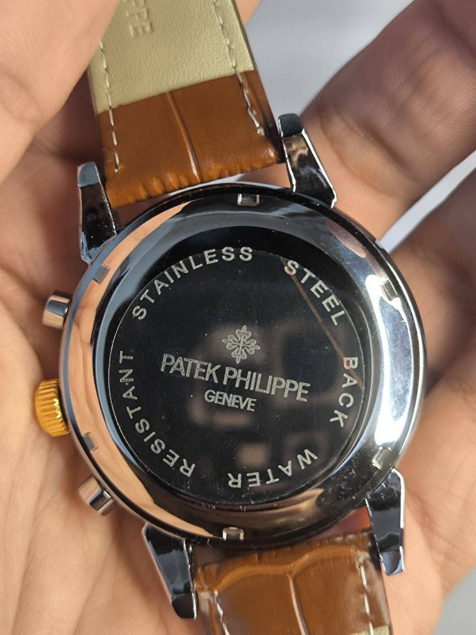 ساعة باتك فلب PATEK PHILIPPE 

تحفة فنية 
لرجال الاعمال والمحبي الرسمي
مكينة كوارتز ( نظام ستوبوج) جميع السناتر شغاله 
هيكل يتانلس ستيل والطوق روز كولد
ميناء مميزة وارقام لامينوس مزودة بمنفذ تاريخ واسبوعي (عربي+انكليزي)
زجاج زفير مزرق ضد الخدش
مقاومة الماء والغبار 
 قفل فراشة 
ساعة مختمة بالكامل

السعر :- 40 ع اول تم 
للحجز والاستفسار يرجى مراسلة الصفحه


**إذا كنت صاحب هذا الإعلان وتريد حذفه لأي سبب، رجاءا أرسل رسالة إلى الدعم الفني**