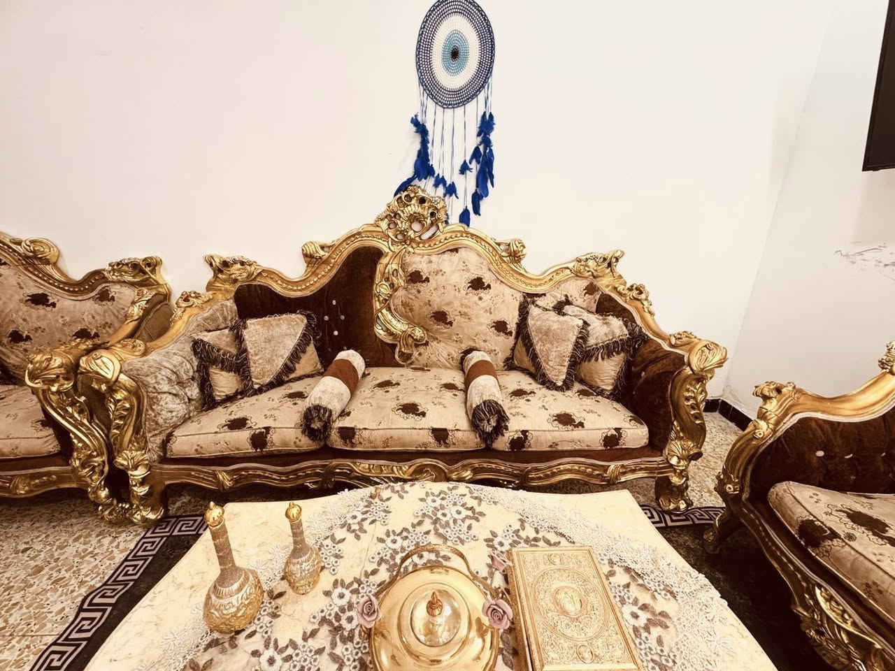 تخم زان مصري دمياطي 10 مقاعد 
مع طبله وسطيه مرمر 
مكانه الحريه 
للتواصل ***********
