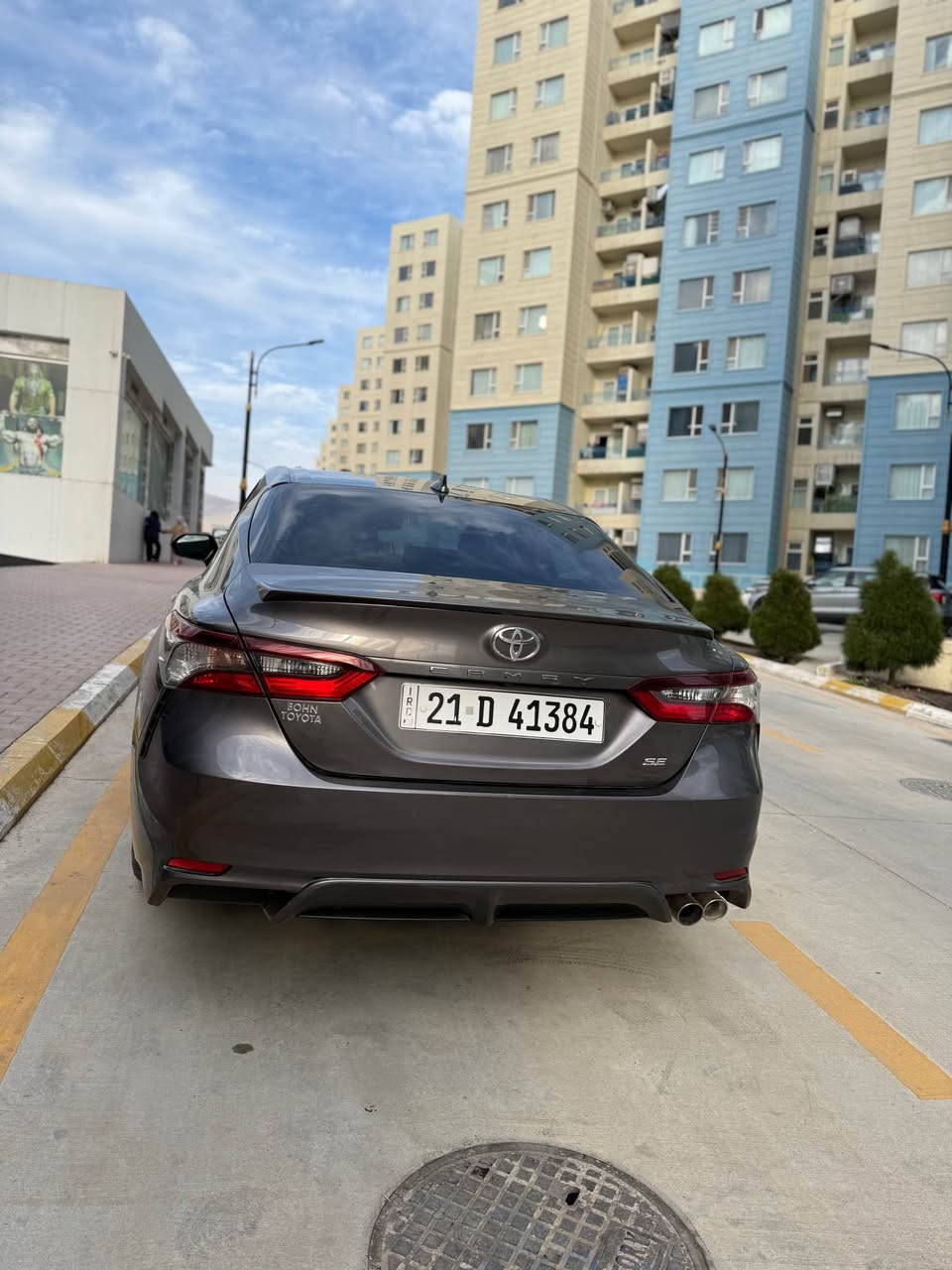 toyota camry 2022 se 

بسم الله الرحمن الرحيم
تیۆتا کامری ٢٠٢٢ se 
.. گیڕ و مکینە نەکراوەتەوە  . ڕەسمی دەعمەکەیم داناوە .. مکینە  4  بستۆن حجم 25 مەرخوب … ‎سەیارەكە بێ بۆیاخە بێ ساردە . تەنیا دەعامی پێشەوە بۆیاخە ئێرباگی سوكان  تەقیوە بەڵا ئێستا سیستەم كراوە ..  دەعامی بۆ دەعامی بەشەرت بەجوانی و پاکی 

ماوەی رۆشتوو: ٧٠.٠٠٠کم 
ڕەقەم و سەنەوی تازەیە ٢٠٢٩ 
ناو رةش    ، شاشەو کامێرە، 
رادار  ، شاشة تەبرید ، خەتی جادە 
  ، حاس  پیش و دوا، تحديد سرعة
، سوکان ڤۆلیۆم، تەبریدمركزي، 
نرخی : ١٩٥ گەڵا و معمامەلە 
شوێن سلێمانی 
0770 035 1005 السليمانية, العراق
