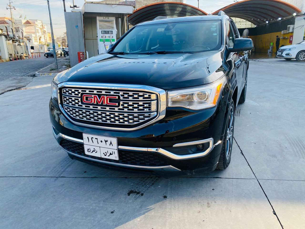 السلام عليكم 
GMC اكاديا 2018 مواصفات دينالي اعلى فئة 
للبيع او مراوس ب اكاديا دينالي او at4 موديل 2023 او اعلى و انطي فرق
ممشة 170 الف كيلو 
الصبغ بس من البوند الخلف حيل قليل و بجم كبس 
مواصفات دينالي فول 
محرك 6 سلندر 3.6 
فور ويل 
كشنات كهرب تبريد و تدفئة لكشن السايق و الراكب 
7 راكب و كشنات جلد لون اسود 
تشغيل بصمة 
السيارة حيل نظيفة و مصروف عليها
وارد أمريكي 
رادار امامي و خلفي 
نقط عمياء
حساسات امامية و خلفية
تحديد مسار و كروز كونترول
أنظمة قيادة: snow , sport , tow/haul
فتحة سقف بانوراما
شاشة تدعم ال apple CarPlay و android auto 
كامرات 360 درجة 
ذاكرة حفظ للكشنات و المرايات 
باب صندوق كهرب 
مرايات كهرب
نظام توفير وقود start/stop
نظام صوتي Bose 
السعر 190 و بيها مجال 
التواصل خاص او هذا الرقم: *********** و بيه واتساب
