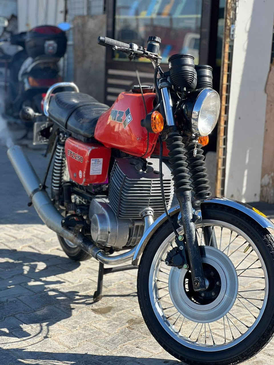 السلام عليكم ورحمة الله ماطور Mz 1988 اصولي رقم انكليزي سنويه جديده سايس 3 مابي لحيم مصبوغ جماليه فقط كل غراض ألماني سعر خاص ***********
