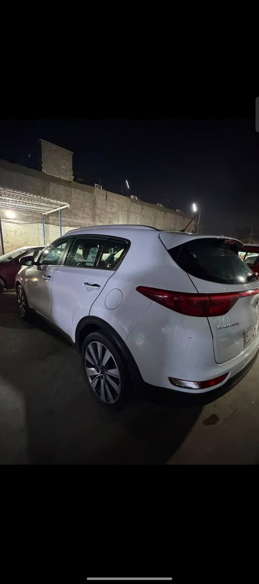 سلام عليكم من رخصة لادمن سبورتج للبيع مديل ٢٠١٨ خليجي بيضه مكفولة عده بارد بسيط نص فول بصمه زراك لايت بصمه أبواب مري شفط لايت زنون وضعيات قياده رقم بغداد بسمي للاستفسار ***********
