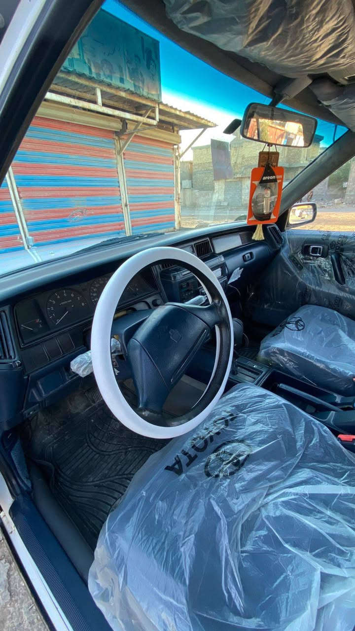 سلام عليكم سيارء سيدان موديل ٩٠ ايسر بلاد كير مكينه بط ه ثنين ونص  مكفوله سياره من صبق بيهه تكحيل بصيطات تدفه تبريد تخم تاير جظيد  جاهزه شرط لتحويل.  مكاني بقداد ***********.        لسعر ٨٥. بيهه حك لجيه
