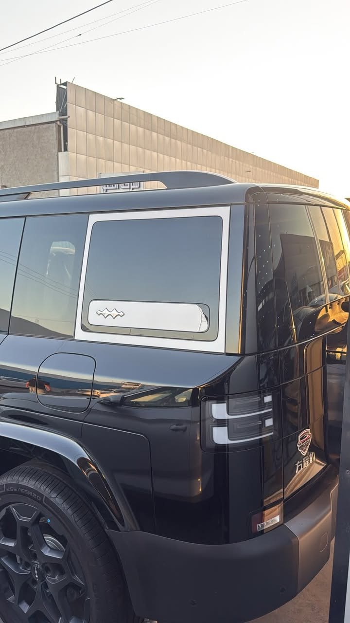 ✅ الموديل: 2025

✅ المحرك: 1.5 لتر تيربو + نظام هايبرد قابل للشحن (PHEV)

✅ نظام الدفع: رباعي ذكي (AWD)

✅ القوة: حوالي 483 حصان

✅ العزم: 620 نيوتن.متر

✅ التسارع: من 0 إلى 100 كم/س خلال 4.5 ثانية

✅ البطارية: Blade Battery سعة 35.6 كيلوواط/ساعة

✅ المدى الكهربائي: حتى 190 كم (CLTC)

✅ المدى الكلي: حتى 1300 كم

المواصفات:

✔️ شاشة وسطية كبيرة متعددة الوظائف

✔️ شاشة عرض أمامية (HUD)

✔️ سقف بانوراما

✔️ 13 كاميرا 360° وحساسات أمامية وخلفية

✔️  دبل مقاعد جلد كهربائية مع التدفئة والتبريد والتدليك (أمام)

✔️  دبل شحن لاسلكي للهاتف

✔️ ثلاجة داخلية تبريد/تسخين

✔️ نظام صوتي فاخر

✔️ مثبت سرعة متكيف

✔️ المحافظة على المسار، مراقبة النقطة العمياء، وفرملة طوارئ تلقائية

✔️ تشغيل ذكي بدون مفتاح

السعر المطلوب57 مليون 
السياره مرقمه كامله مثبت لوحات 
☎️***********☎️
☎️***********☎️
مكفوله كفاله عامه
