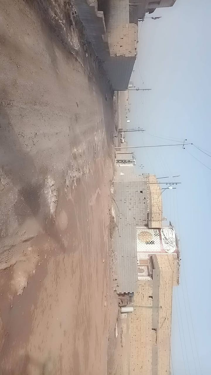 سلام عليكم بيت للبيع بحي الرسول قضاء النصر عشارع مال دوايه السايدين يم مدرسة الصحيفه السجاديه ***********
