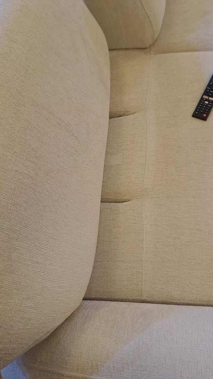 للبيع لون رصاصي جديد لوك يصير سرير
مكاني بغداد زيونة 
موبايل *********** 
سعر 750
