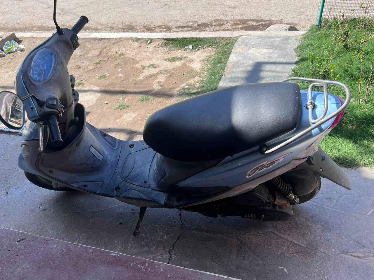 ماكس منغولي لون بحري
مكينه بلاديه مامفتوحه 
نكرة سلف 
شلعه معدل 
كهربائيات شغاله 
فول نضافه 
دراجه خير من الله 
المكان بغداد الزعفرانيه 
السعر 750 
***********
