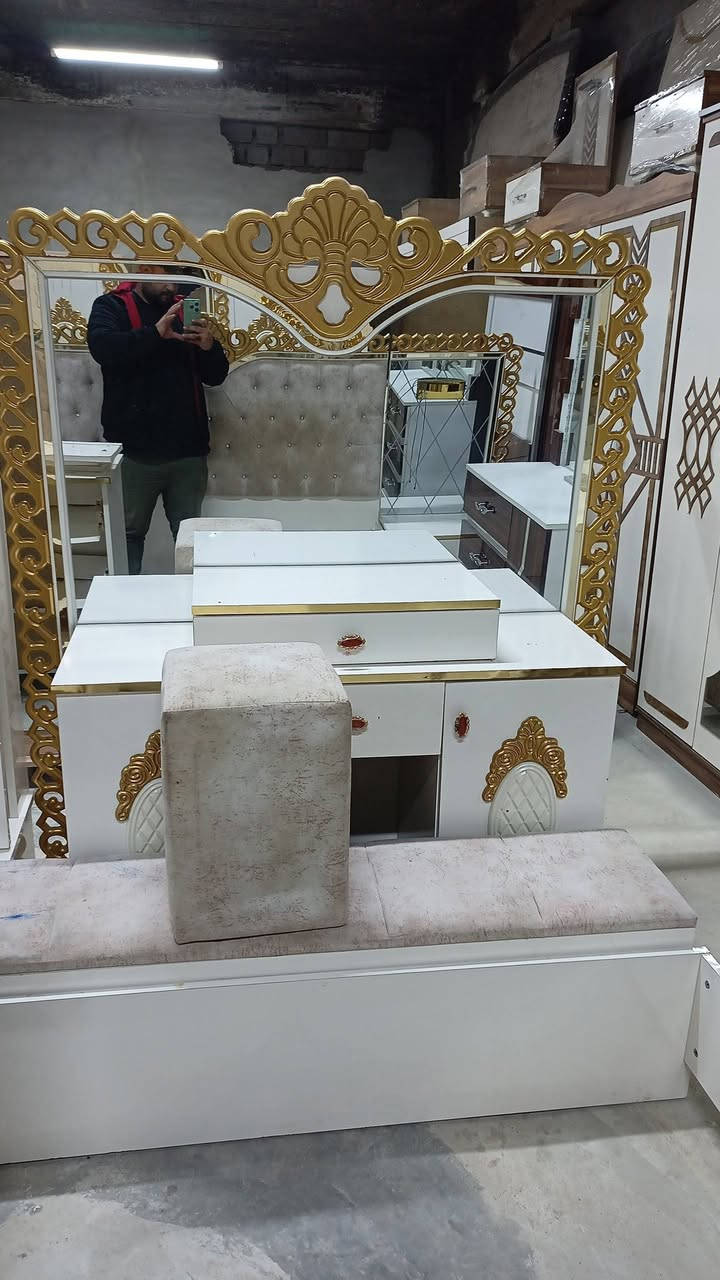 غرفه نوم تسع قطع للبيع اللي حاب يتواصل على هذا الرقم ***********
