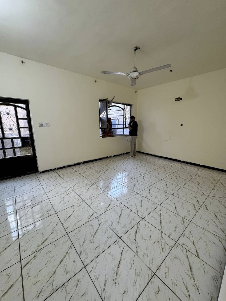 #للإيجار في #السيدية درجة أولى ❗️650الف ❗️طابق ثاني 

عزل تام غرفتين وصاله وطبخ وخدمات صحية الاتصال 

***********متوفر وتساب ‼️
