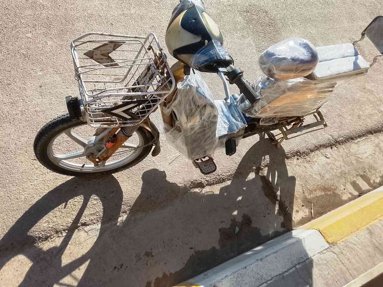 السلام عليكم
سلام عليكم 
موطور شحن للبيع نوع (الاخوين)

(بطاريات عل فحص يقرن 10ونص خير من الله + الهورن والضوء شغالات كلشي مابيه ماتحط عليه لو ربع)
السعر 200الف وبي مجال وتدلل اتصل وانداريك.
رقمي موجود واتساب
 ***********
