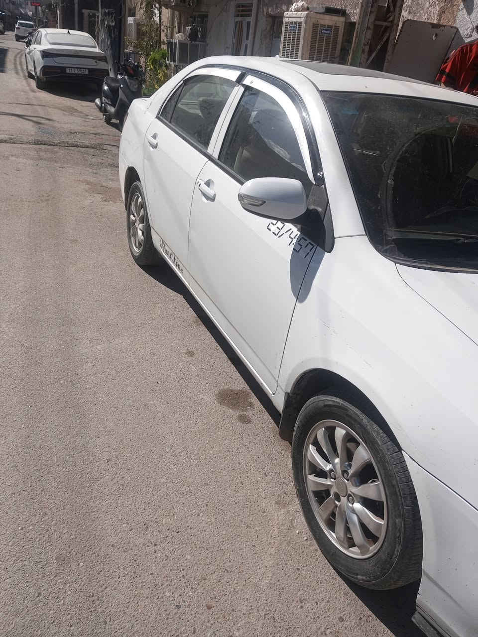 بي واي دي g3 اوتماتيك وعادي
كير محرك صدر تخم تاير كفاله
صبغ فقط باب وجاملغ جهت السايق 

يرادلها ترتيبات بسيطه تبريد شغال ثلج كهربائيات مشط ستيرن جديد باتري سياره حلوه 
سياره رقم انكليزي هزه جديده بأسمي السياره شرط التحويل 
58 مكاني بغداد المنصور
***********
