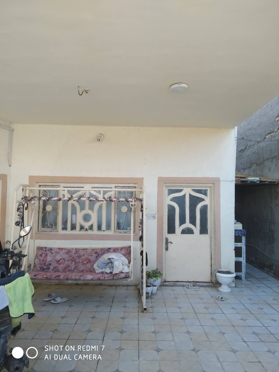 مكلف النشر بيت للبيع حلة حي العسكري شارع 30 قريب على حسينية البتول يوجد غرفتين وهول واستقبال ومطبخ ومحل السعر 200 وبي مجال الرقم ***********
