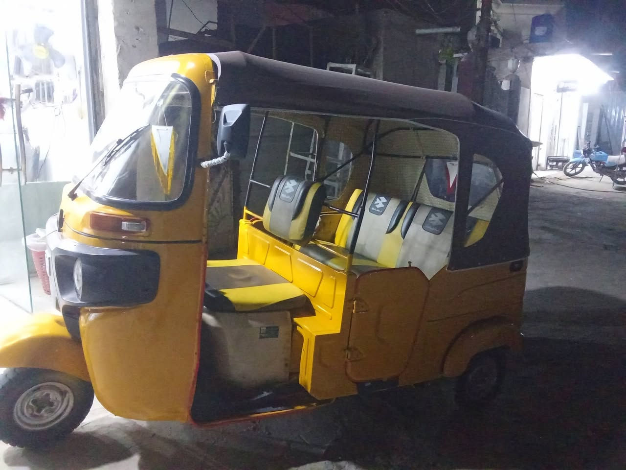 سلام عليكم
تكتك للبيع موديل 21 
مكينه وكير واكسل خير من الله 
تكتك جازه كبل لشارع اوراق المصطفى المكان بابل القاسم قرب مدرسه جبل عامل السعر 4وبيه مجال ***********
