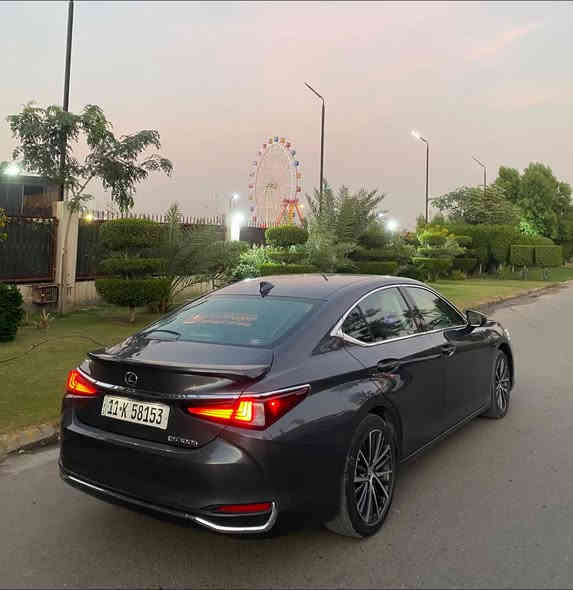 🚗 للبيع: Lexus ES Luxury 2023
✨ بحالة ممتازة – فخامة وهدوء ونعومة بالقيادة
💎 الموديل 2023 

🔹 وارد / فل أوبشن
🔹 داخلية جلد فخم – – نظام صوتي ممتاز
🔹 بصمة / تبريد وتسخين مقاعد / كاميره خلفيه/ برده خلفيه شاشه كبيره/ وبعد هوايه مواصفات
🔹 ماشية15,000 كيلو بعدها زيرو
🔹يرباك راجع سستم وكاله 
🔹صبغ جوملغ وبنيد فقط
🔹صور الحادث بالمنشور 
السعر : $28,500 
📞 للتواصل: 
***********
📍 الموقع: – حي الجامعة
او زيارة موقع شركة الناجح العالميه بغداد حي الجامعه نفق الشرطه مقابيل مختبر الرازي

