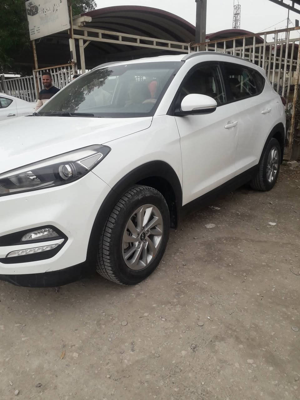 سلام عليكم .توسان للبيع موديل ٢٠١٧ رقم بابل انكليزي باسمي الهزه ما ساقطه  ..بيها صبغ نص باب السائق  وبارد بمقدمة البنيد شبر  ماشيه ٢٣٠ ...السعر ١٦٨  مجال موجود...تلفون....***********
