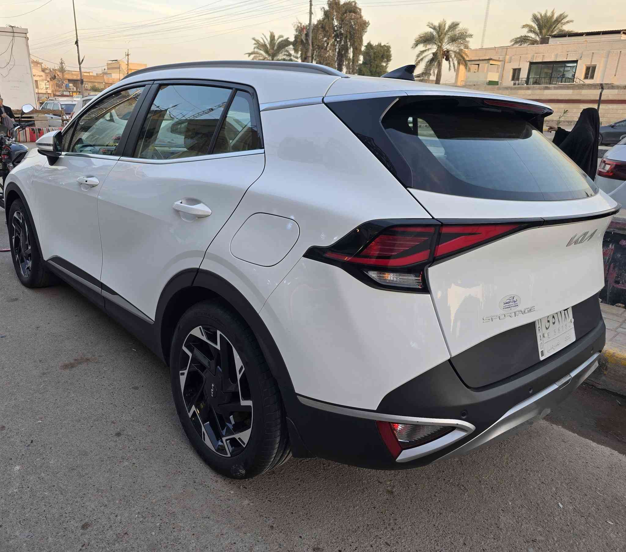 السلام عليكم للبيع سبورتج موديل 2024
خليجي ماشيه 12 الف 
فول مواصفات قمارة حديد
صندوك كهرباء  
نقاط عمياء 
تبريد شاشة
داخل بيجي 
وبعد بيها هوايه مواصفات 
مكفولة عدا 6 رصعات حالوب خفيف بالقمارة ميبين بس بالسونار يطلع رقم بغداد
مكاني بغداد 
السعر 225$
رقم الهاتف  ***********
