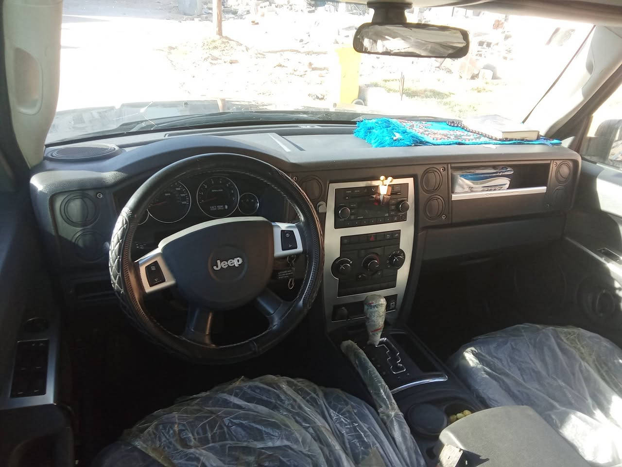 ياللة 
سلام عليكم البيع فقط. 
جيب كومندر موديل 2008 
سيارة خير من الله مكين جديد  رقم ميز 
بيه صبغ جملخ وشوي البنيد اثر جراد الباقي مكفولة 
الستفسار *********** غير  متواجد على نت
