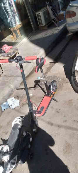 السلام عليكم سكوتر الماني للبيع كامل كل نقص مابي نضيف مثل ماموضح في الصورة السعر 190 الف شامل التوصيل الهاتف ***********
