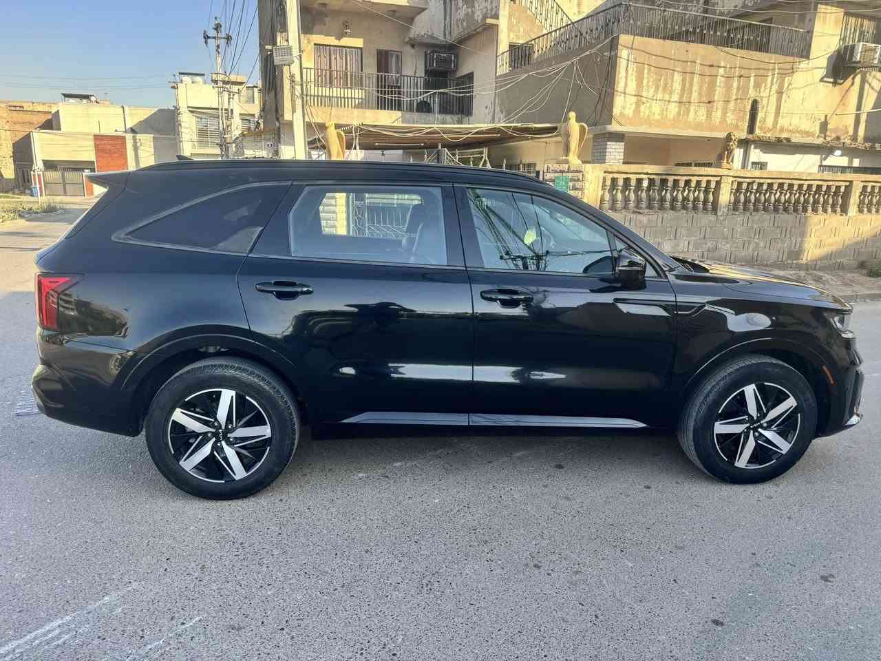 كيا سورنتو  اس ٢٠٢٣ وارد امريكي بنوراما 
مقاعد جلد اسود ملكي 
محرك 4 سلندر 
اللون اسود
العداد -46الف وقابل للزياده
المواصفات
1-كامرات امامية وخلفية
2-داخل اسود 
3-كشن امامي وخلفي كهرباء 
4-تدفئة المقاعد الامامية 
5-شحن هاتف واير ليس 
6-نقاط عمياء 
7-  4 رادارات  
8-ويل 20 بلاك توب 
9-حساسات خلفية ، امامي
10-حساسات جانبية 
11-سستم صوت  بوس 
12-تحديد مسار 
14- بانوراما
15-بصمة تشغيل وابواب 
16-نظام ترحيب خارجي عند الاقتراب من السيارة 
17-بك لايت لد 
18- 4 انظمة قيادة سبورت سمارت ايكو كومفورت 
19-وقوف تلقائي خلفي 
20-وقوف تلقائي امامي 
21-وقوف تلقائي جانبي  
22-سايد بريك بصمة
23-اوتو هولد وقوف ذاتي لفترات قصيرة 
24-تبريد منفصل مناخي  
25-نظام قفل الابواب والزجاج لحماية الاطفال 
26-نظام نزول المنحدرات 
27-نظام ملاحة GPS 
28-لايت زينون 4 عدسات LED
29-تشغيل عن بعد 
30-شاشة Apple Car play 
31-الانارة الداخليه 
32-مثبت السرعة Cruise
33-المودات والأوامر الصوتية
34-فحص أنظمة السيارة 
35-حساسات ضغط اطارات 
36-مقود جلد حياكة
37-تبريد شاشة
38-قطعتين تبريد 
‏39-  ABS نظام مانع الانزلاق
40-اشارة في المرايا الجانبية
41- ١٠ مخارج منفذ الطاقة 
42- ا  Bluetooth / USB 
43-السونار مرفق مع الصور 
44-صور الحادث مرفقة 
السيارة مرقمة بغداد 
 للاستفسار يوجد واتساب ***********
