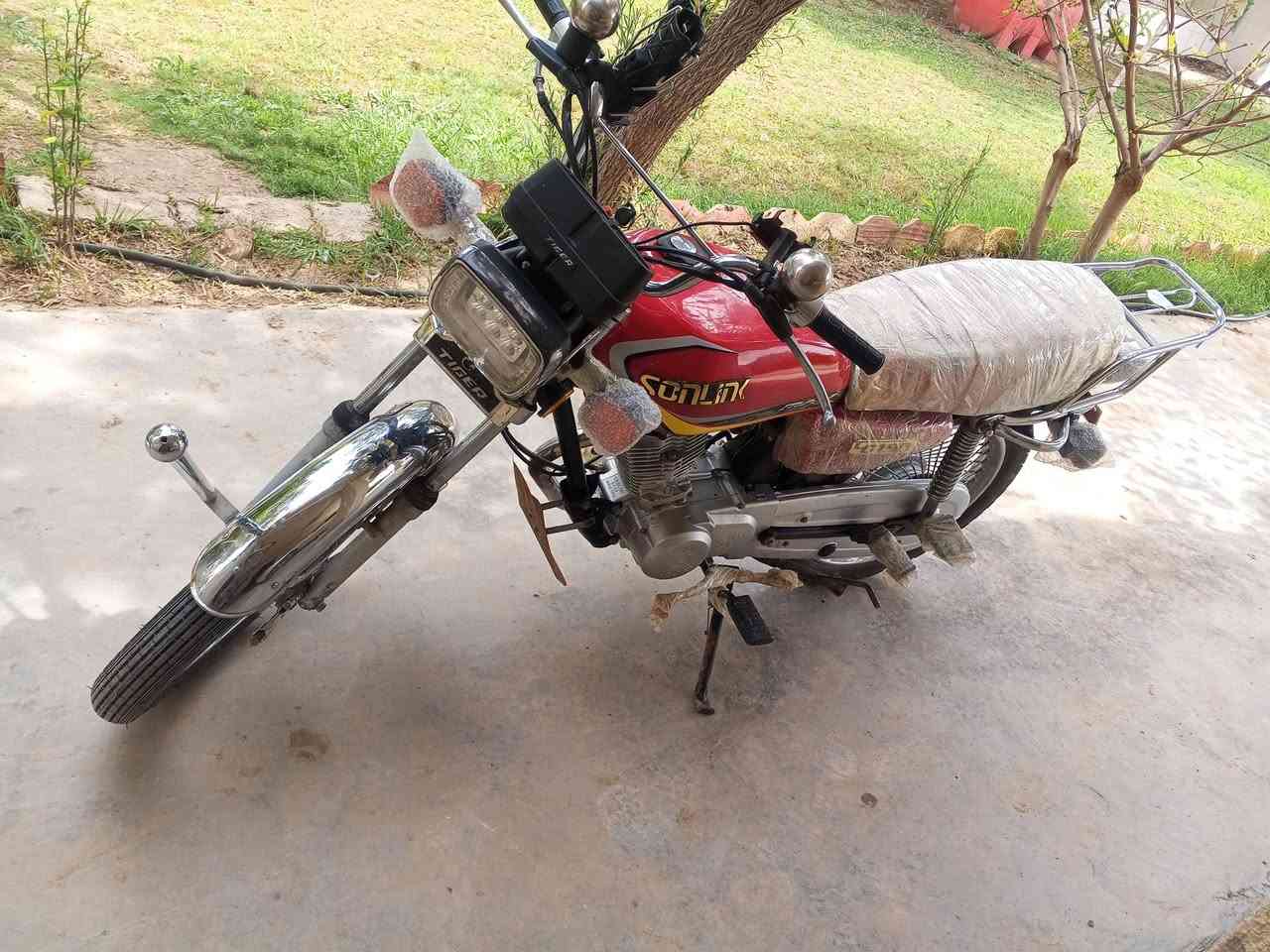 السلام عليكم للبيع دراجه تايكر موديل 2023 اوراق اصولي 5 اوراق مكفوله من كلشي محرك ما مفتوح كهربائيات كلهه شغاله 
ملاحضه بس الدبلات الاماميه واكفه 
للاستفسار :*********** 
السعر 600 بيهه مجال قليل كلش
