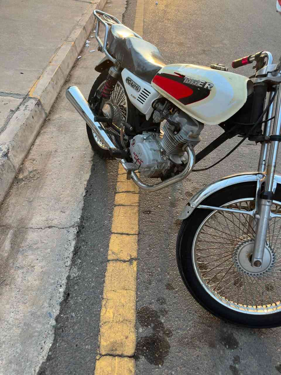 سلام عليكم دراجة بارت 99999 مكينه فول فقط مفتوحه بستم و يعتازله بس چبنه عتلة مال كير السعر 200 وبي مجال / الرقم *********** / موقع / حي عدن
