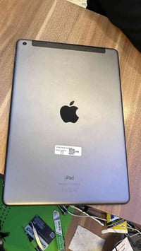 ايباد 8 ذاكره 128 كيكا جهاز نضيف كلششش ابو شريحه يعني يستقبل شريحه  بل...