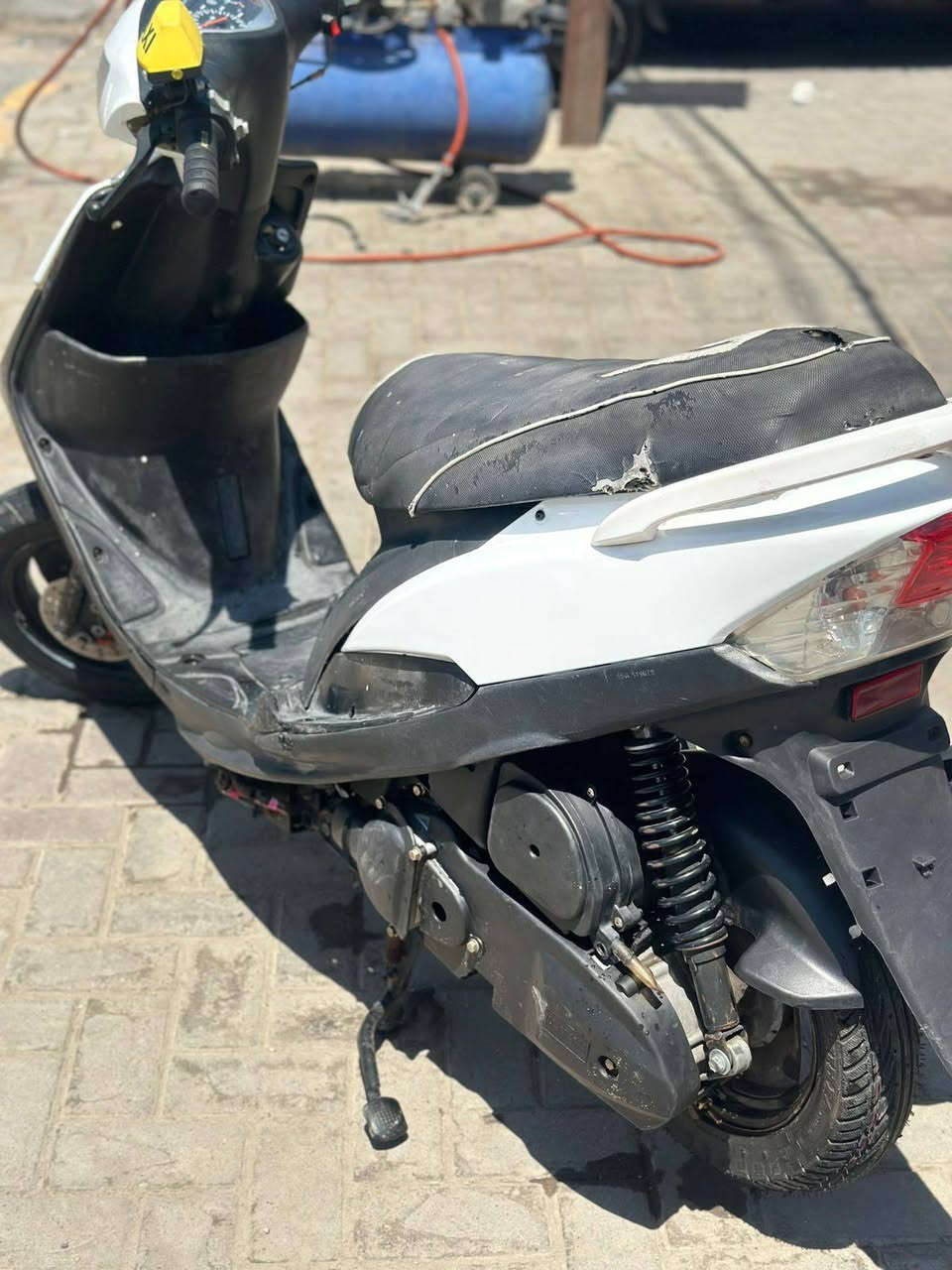 للبيع ماكس عدلة 120
كلج رياضي خلفي اصلي + قبق فلاوين رياضي 🟡
تاير امامي خلفي جدد فيتنامي اصلي 🔴
الدراجة نضيفة كفرات مختمة مكينة ممفتوحة 🔵
كهربائيات شغالة دشبول بكلايت لايت 🟤
دراجة نكرة سلف نضافة 85٪ 🟢
سعر 550 مكاني تقاطع شرطة الرابعة 
***********
