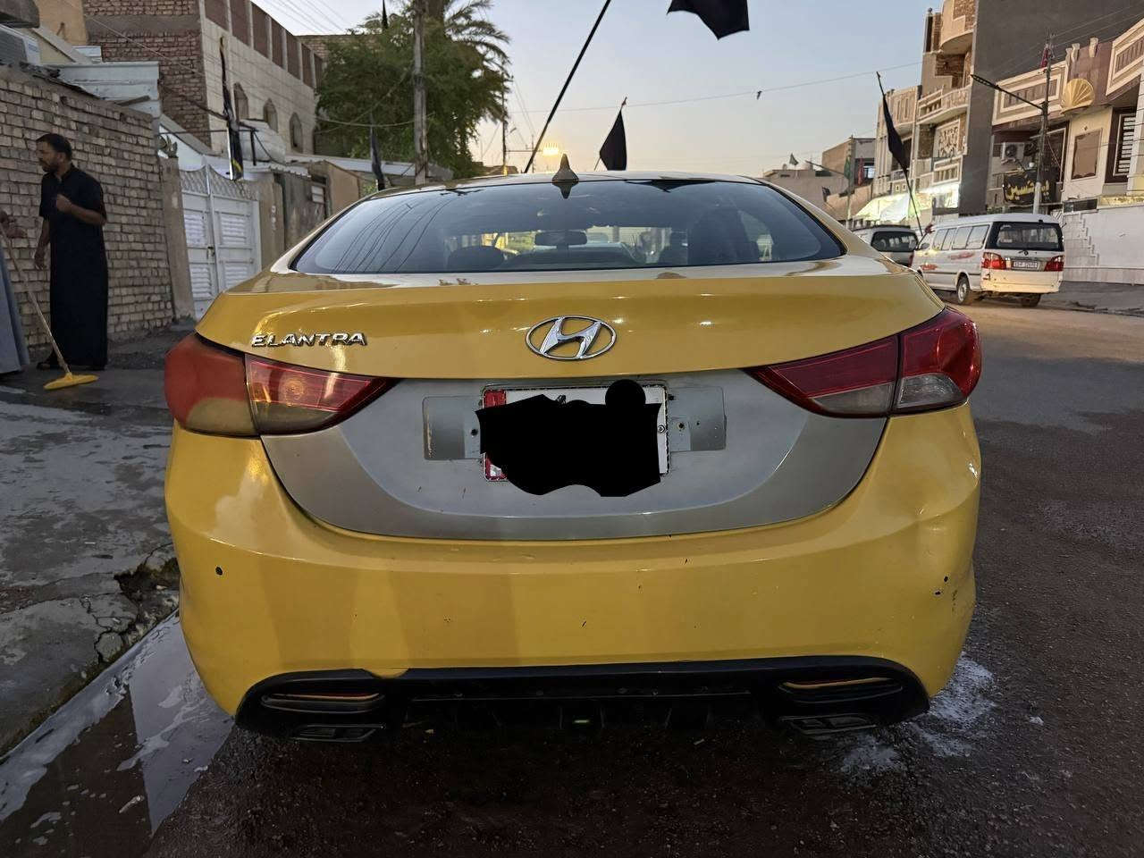 السلام عليكم 
اللنترا مديل 2013 وأرد امريكي
 ضربتها جاملغ خلفي وباب الوره الصدر 
وبيها الجاملغات الاماميه  ع بارد راجعات بدون تبديل. 
بدون دواخل  نص فول  رقم بغداد انكليزي بأسمي 
سنويتها نافذه 6 اشهر 
تبريدها ثلج 
مكينه 1800 دوش 
رقم الهاتف *********** 
مكلف بالنشر ما متواجد ع الفيس

