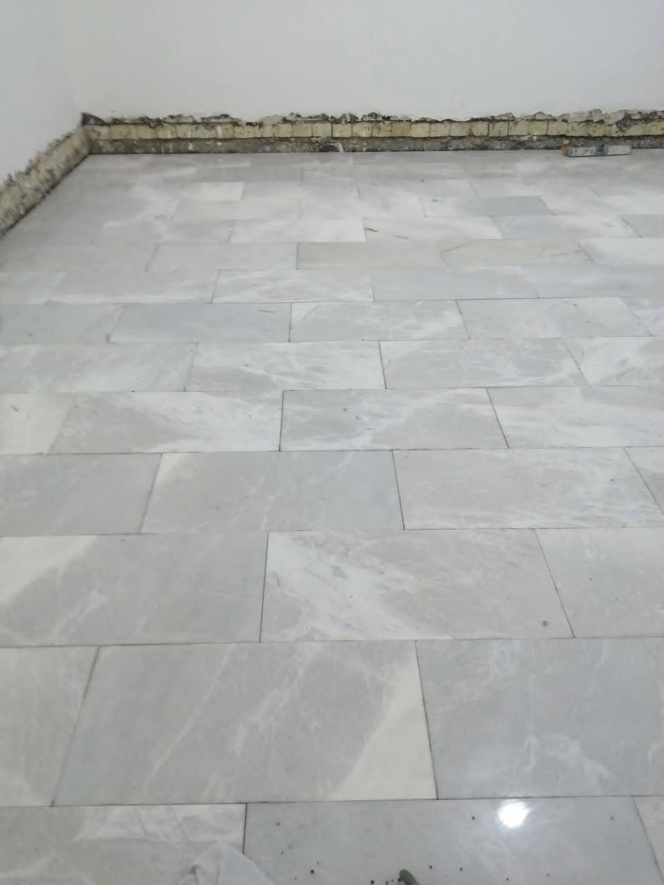 خلفه سيراميك في كربلاء شغل درجه اولى جداري و ارضيه جميع انواع السيراميك مع بورسلين و كاشي شغل كربلاء فقط رقم الهاتف ***********
