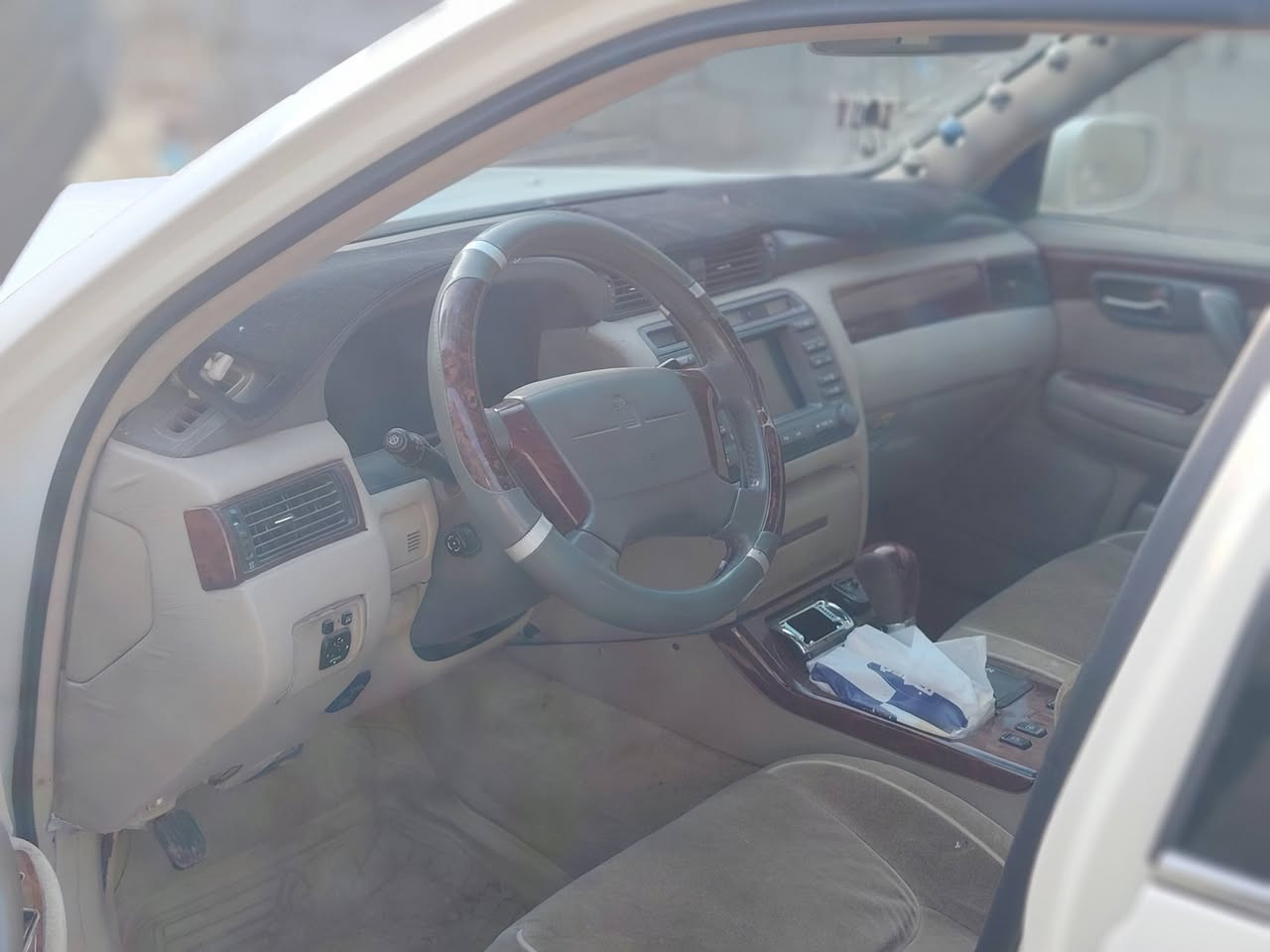 ملكه للبيع. رقم نكليزي. 
متومه رقم انكليزي طبق الاصل سياره جاهزه 3 دكم كشنات كهربائيه ستيرن ترحيب تبريد ثلج برده خلفيه سياره تخبل مال جناي سعر 32 ورقه للئسفسار ***********
مكاني شطره
