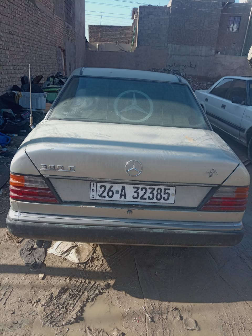 السلام عليكم عندي مارسدس للبيع موديل 89 مكينه بلاديه لسعر 35 وبيها مجال انتصال ع رقم الهاتف *********** العنوان بغداد الجديده الأمين الثانيه رقم النكليزي صلاح الدين سنويه ل ٣٠
